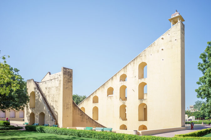 Right triangular wall
